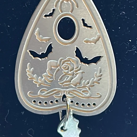 Planchette and bat necklace - Picture 4 of 8